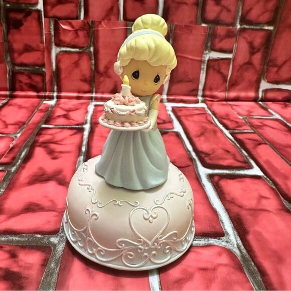 Precious Moments Disney CINDERELLA Music Box - Picture 1 of 7